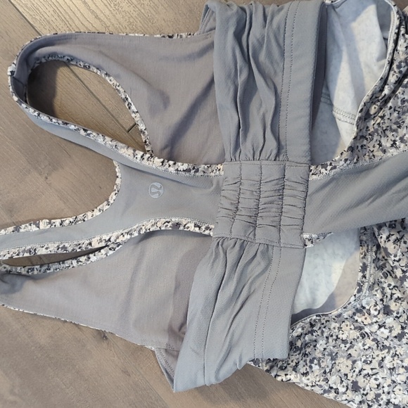 Lululemon size 4 Top - Picture 3 of 4